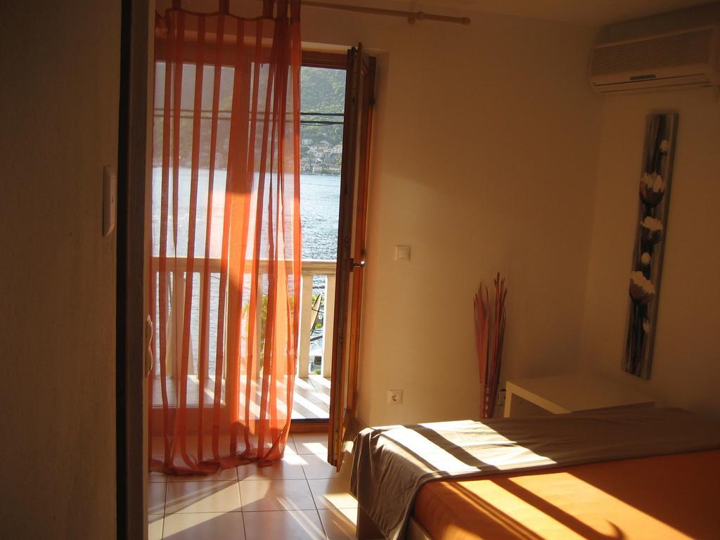 Apartment Aleksandar Tivat Extérieur photo
