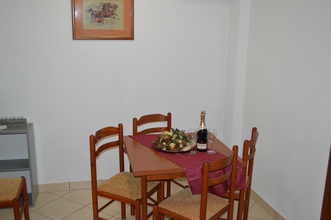 Apartment Aleksandar Tivat Extérieur photo