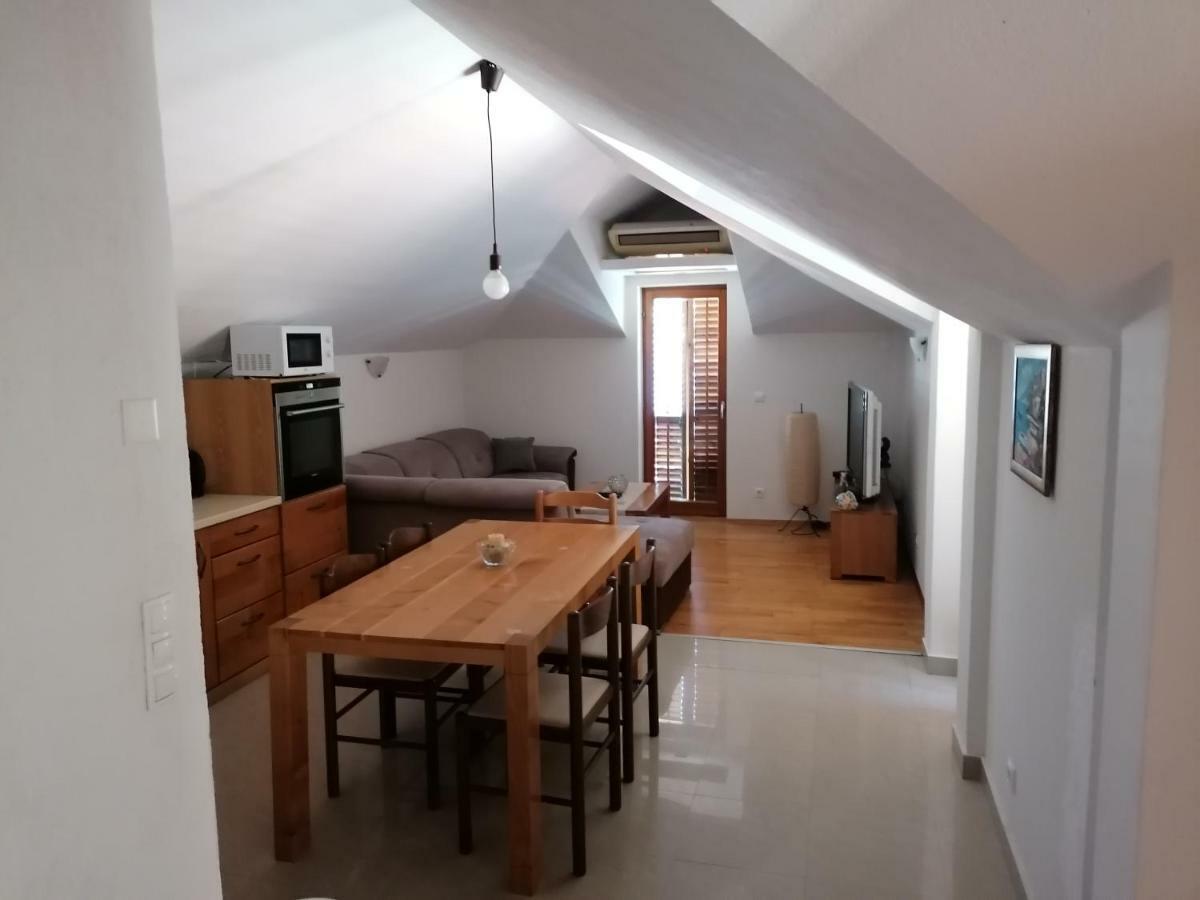 Apartment Aleksandar Tivat Extérieur photo